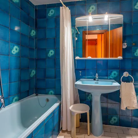 Apartment Yate 4 *